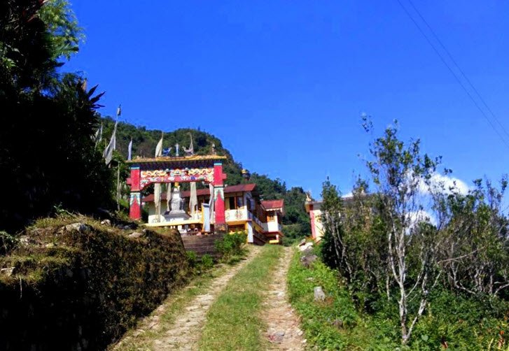 Tinchuley Monastery, Kalimpong, West Bengal - Vushii.com Tinchuley Monastery, Kalimpong, West Bengal - Vushii.com